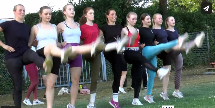 Nach dem Lockdown: Tanzcorps BW Selhof trainiert auf Rasen für die kommende Session